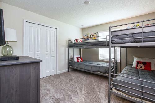 Storey Lake-5 Bedroom Townhome W/splashpool-1630st