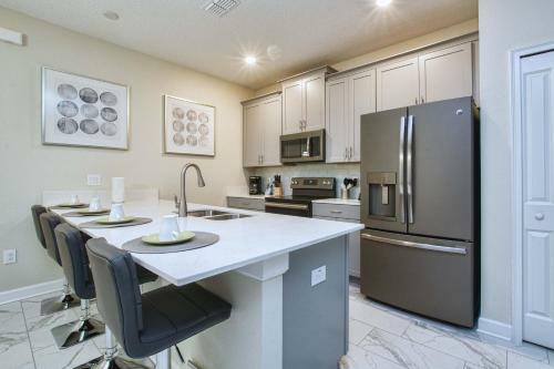 Storey Lake-5 Bedroom Townhome W/splashpool-1630st