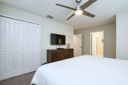 Storey Lake-5 Bedroom Townhome W/splashpool-1630st