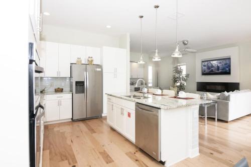 5 Suites Luxury Single Home With Private Pool Re1492