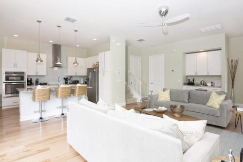 5 Suites Luxury Single Home With Private Pool Re1492
