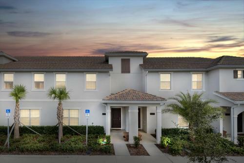 Four Bedrooms Home With Pool 3079