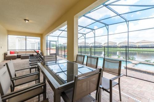 Villa Windsor At Westside 8811md