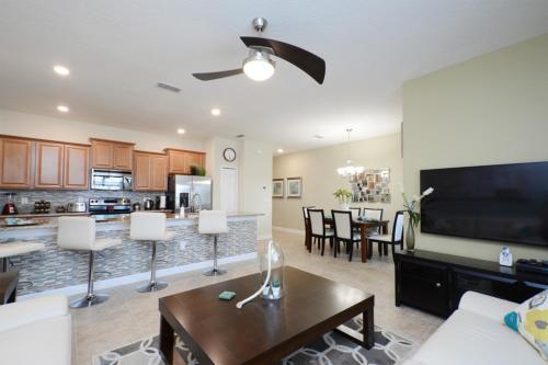 4 Bedrooms Villa At Storey Lake