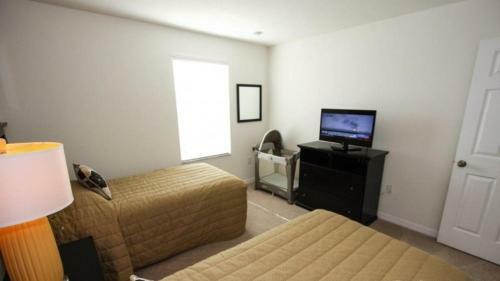 Upgraded 4 Bedroom 3 Bath End Unit Town Home