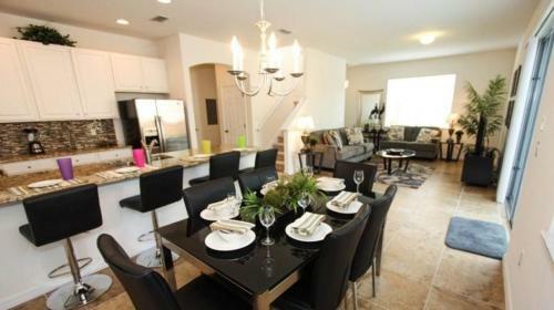 Upgraded 4 Bedroom 3 Bath End Unit Town Home