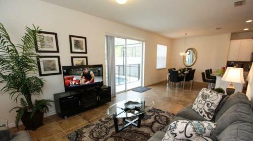 Upgraded 4 Bedroom 3 Bath End Unit Town Home