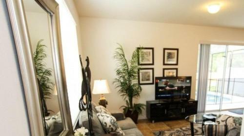 Upgraded 4 Bedroom 3 Bath End Unit Town Home