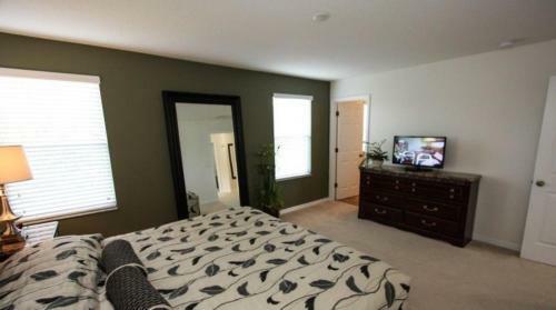 Upgraded 4 Bedroom 3 Bath End Unit Town Home
