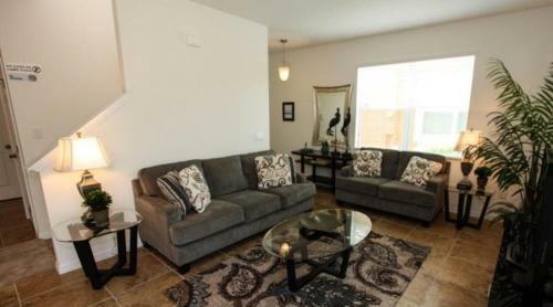 Upgraded 4 Bedroom 3 Bath End Unit Town Home
