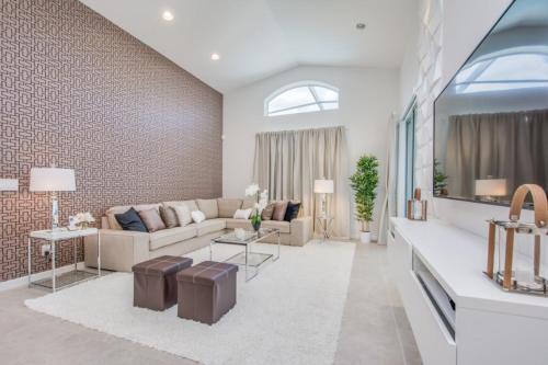 Villa 4-bedroom House W/ Private Pool - Lovely Location