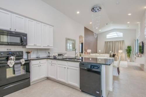 Villa 4-bedroom House W/ Private Pool - Lovely Location