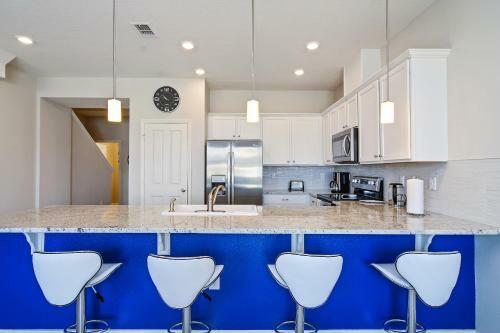 Family Friendly Four Bedrooms 5145