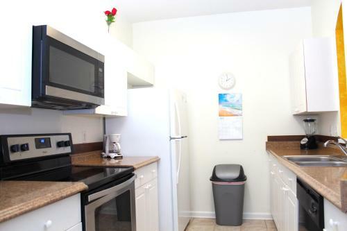 Green Condo At Windsor Palms Resort
