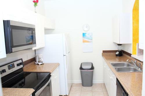 Green Condo At Windsor Palms Resort