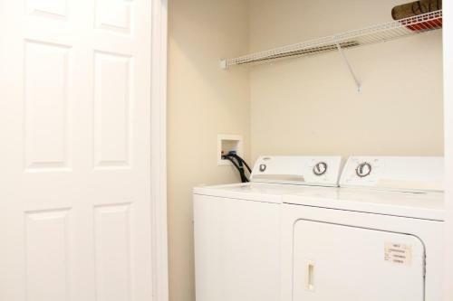 Green Condo At Windsor Palms Resort