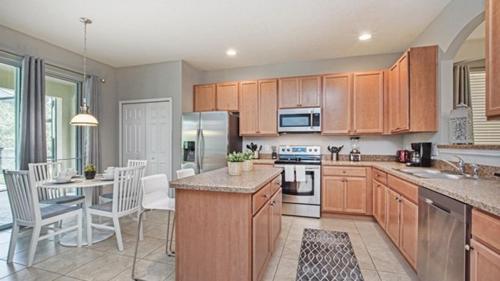 Kissimmee Villa Sleeps 13 Pool Air Con Wifi