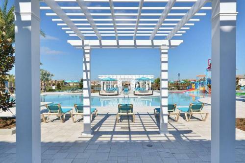 Windsor At Westside Luxury Pool Home Home