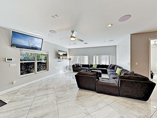 New Listing! Sumptuous Retreat Near Beach With Pool Home