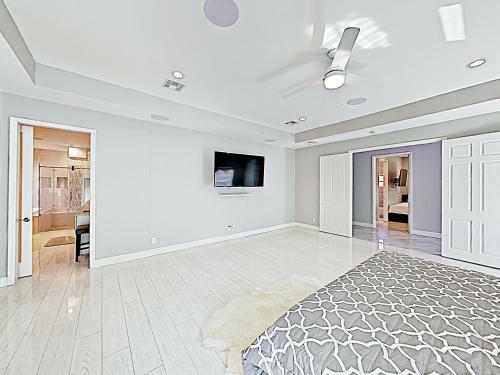 New Listing! Sumptuous Retreat Near Beach With Pool Home