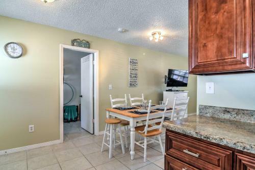 Largo Townhome - 10 Mins To Indian Rocks Beach!