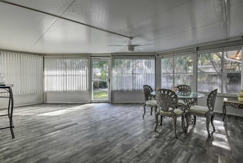 Harbor Bluffs Home With Yard - 5 Mins To Beach!