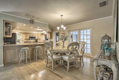 Harbor Bluffs Home With Yard - 5 Mins To Beach!