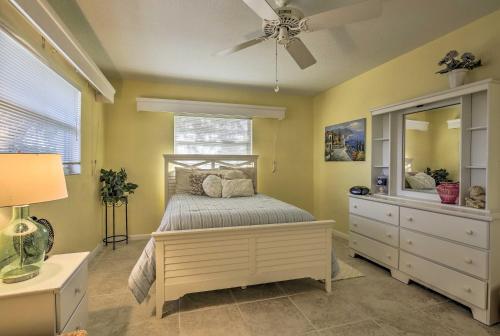 Harbor Bluffs Home With Yard - 5 Mins To Beach!