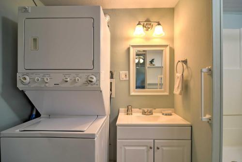 Apartamento Atlantis Club Condo With Pool - 2 Mi To Beach!