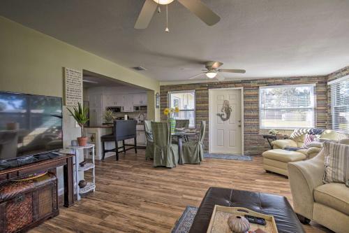 Charming Largo Retreat With Yard, 2 Mi To Beach