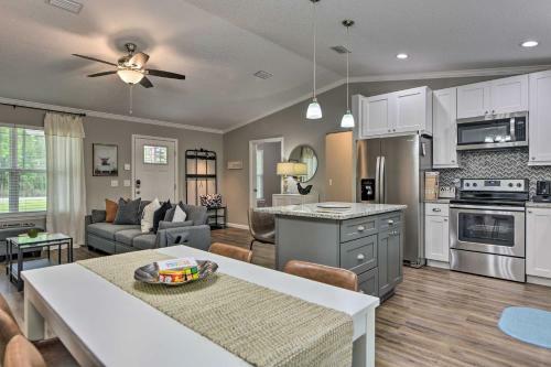 Live Oak Home With Fire Pit By River And Sosmp!
