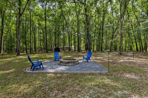 Live Oak Home With Fire Pit By River And Sosmp!