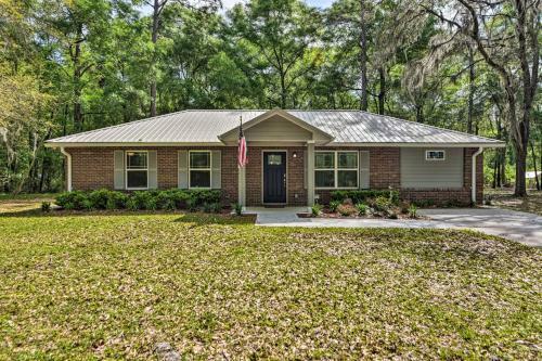Live Oak Home With Fire Pit By River And Sosmp!