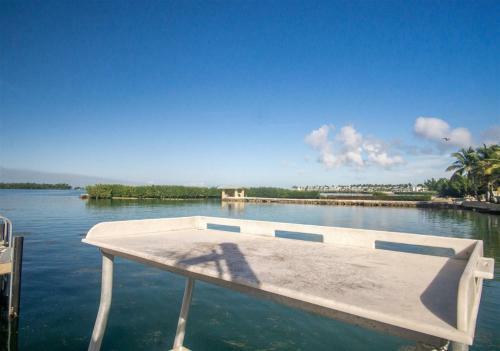 Palm Point 3 Bed 2bath Home With Open Water Views & Dockage