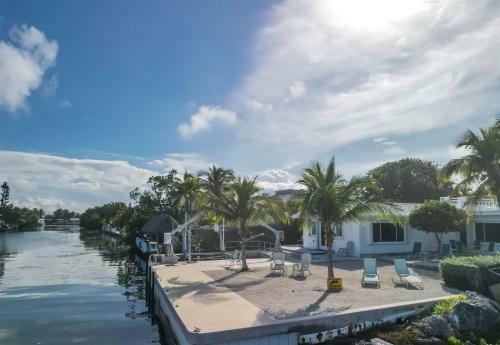 Palm Point 3 Bed 2bath Home With Open Water Views & Dockage