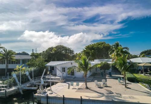 Palm Point 3 Bed 2bath Home With Open Water Views & Dockage