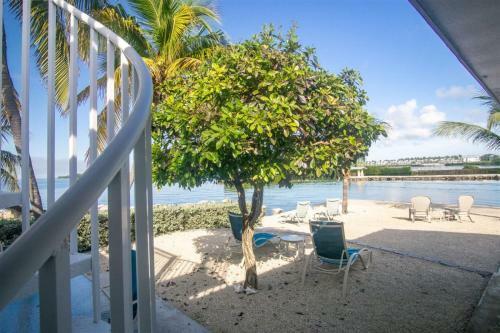 Palm Point 3 Bed 2bath Home With Open Water Views & Dockage