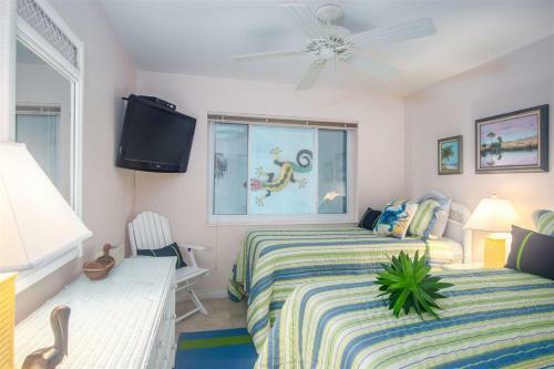 Palm Point 3 Bed 2bath Home With Open Water Views & Dockage