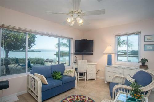Palm Point 3 Bed 2bath Home With Open Water Views & Dockage