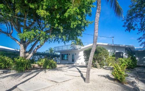 Palm Point 3 Bed 2bath Home With Open Water Views & Dockage