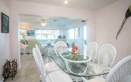 Palm Point 3 Bed 2bath Home With Open Water Views & Dockage