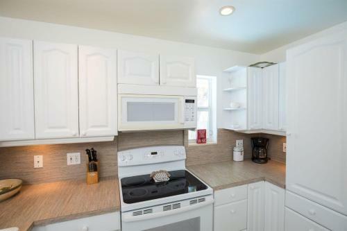 Caribbean Sunset 3bed/3bath With Private Pool & Dockage