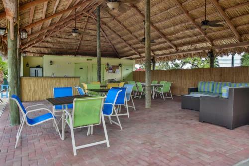 Victoria's Holiday 3bed/2bath Townhouse With Shared Pool