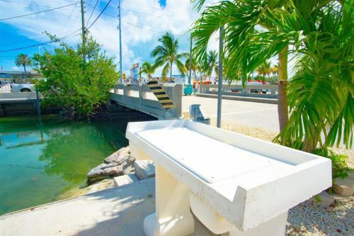 Salt Life 1&2 - 2bed/2bath Updated Full Duplex With Dockage