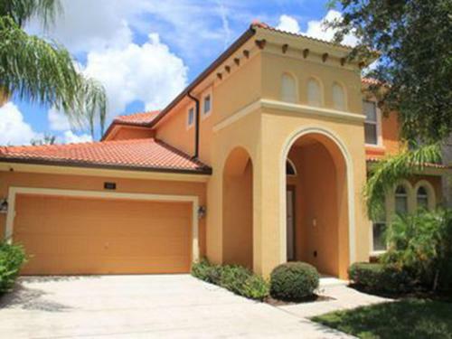 An Awesome 4 Bedroom Villa Offering A Grand Experience At Watersong