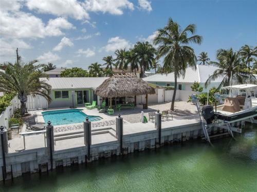 Chardonnay Day 4bed 3bath With Dockage Private Pool And Cabana Club Access