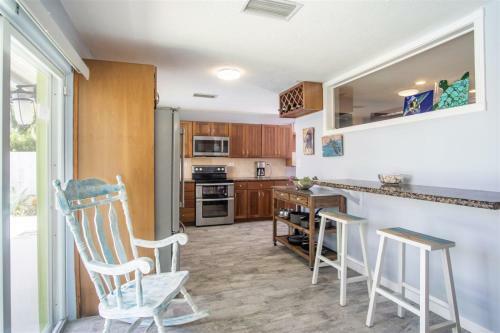 Chardonnay Day 4bed 3bath With Dockage Private Pool And Cabana Club Access