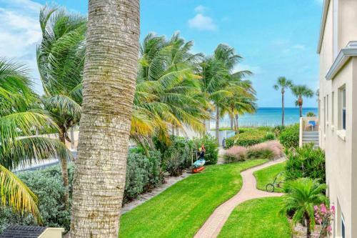 Apartamento Laplaya 201e Nestled In The Palms Just Steps From The Pool