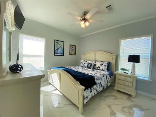 El Tesoro A Beautiful 3 Bedroom 2 Bath Marathon Home With Private Pool And Dock