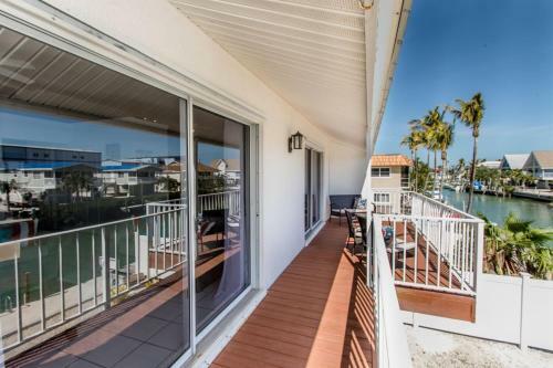 Angler's Dream 2bed/2bath Half Duplex With Private Pool & Dockage